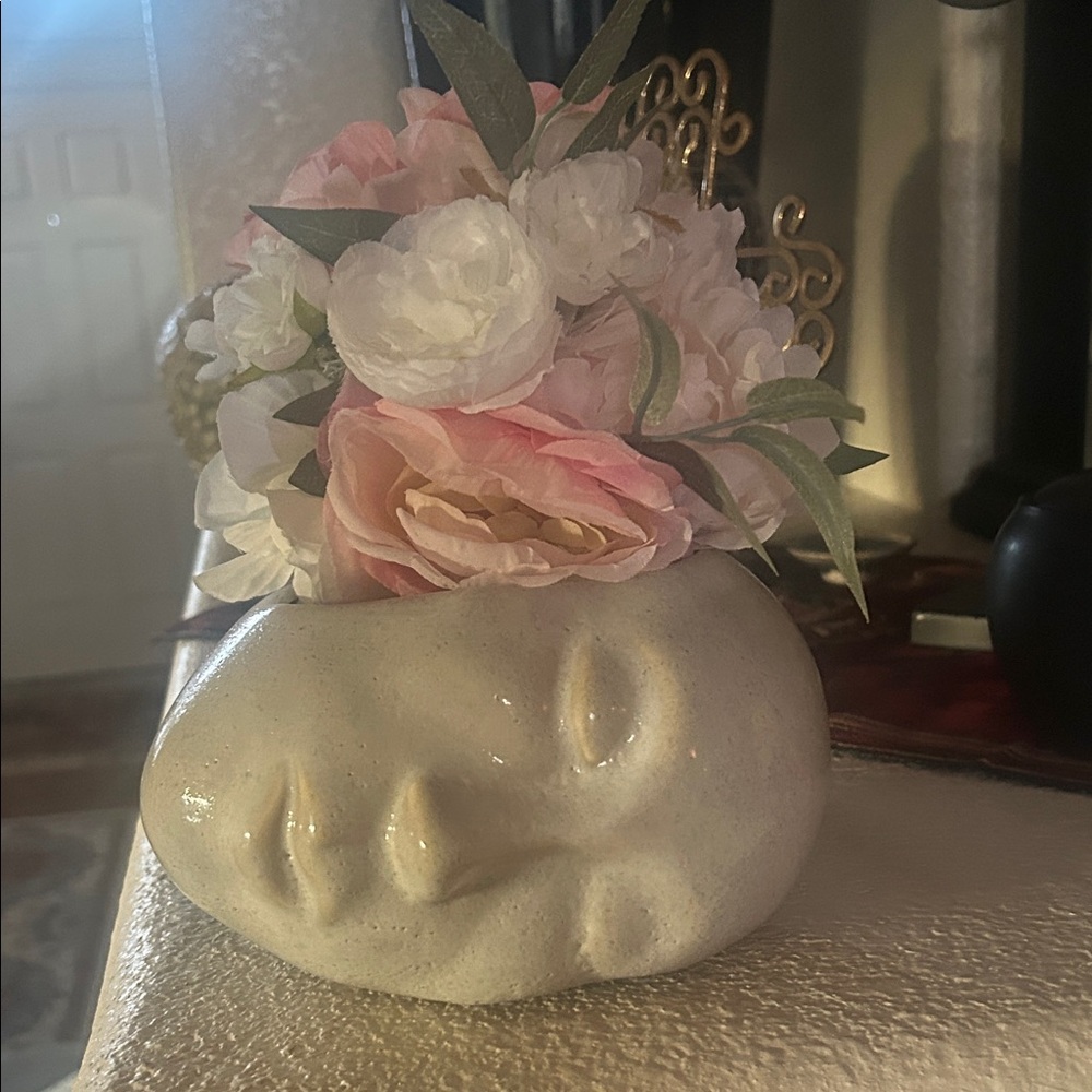 Ceramic Face Sculpture in White planter - Picture 2 of 10